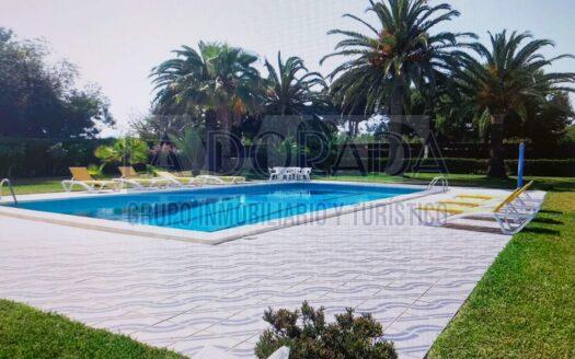 Encantadora casa en complejo residencial – RESERVADO