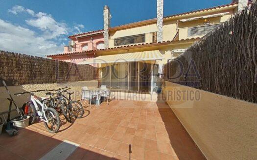 R6162 ¡Adosado reformado en Club Mont-Roig – Listo para entrar a vivir!