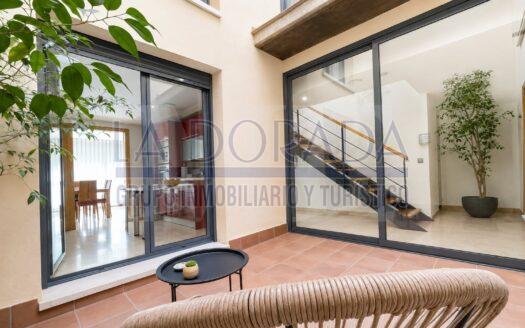 R6136 – ESPECTACULAR VIVIENDA DE ALTO STANDING EN EL CENTRO DE CAMBRILS