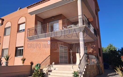 R 6171-Adosado esquinero en Vilafortuny – 283 m² de amplitud y confort