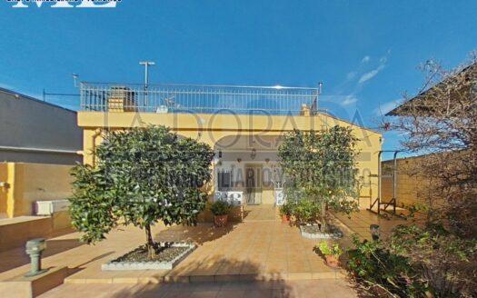 R1256 Encantador Chalet independiente en Las Planas, a 2 km del mar