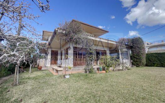 R6193 Cambrils – Urbanización Tárraco | Exclusivo chalet con jardín privado y piscina a escasos metros del mar