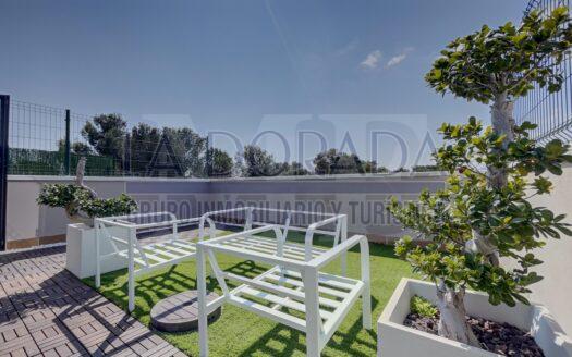 R1258 – Ático con terraza y solárium privado en Miami Playa centro | Parking incluido