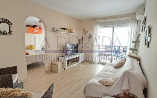 R6217 Piso en 1a línea con vistas laterales al mar en Salou