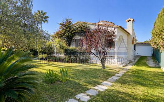 R6197 | Casa independiente en Ardiaca con jardín privado | 600m de la playa