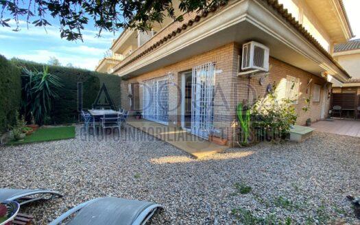 R6210 – ¡Gran Casa Pareada de 310 m² con buhardilla y garaje privado!