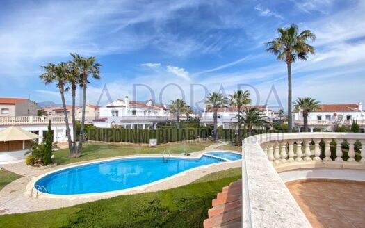 R1265 Pareado esquinero con vistas al mar | Licencia turística | Piscina | Parking incluido