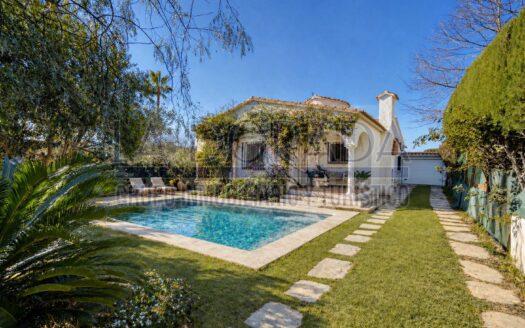 R6197 | Casa independiente en Ardiaca, con jardín privado | 600m de la playa