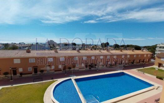 R6226 – ¡Espectacular apartamento reformado con vistas al mar en Cambrils!