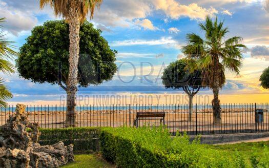 R6234 – ¡Piso reformado en 1ª línea de mar con vistas en La Llosa!