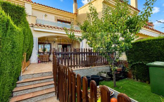 R1271 – ¡Casa adosada reformada en Costa Zefir!