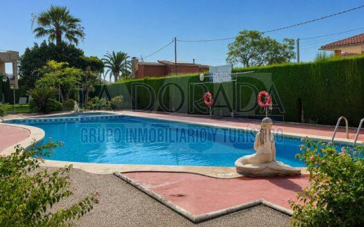 R6241 – ¡Encantadora planta baja con terraza y acceso directo a la piscina!