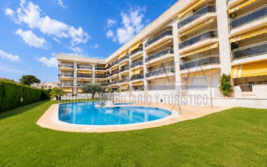 R6247 Fantástico apartamento reformado a 2 minutos del mar con piscina, pádel y terraza en Cambrils-Tarraco