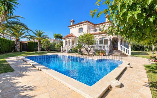 R6251 – ¡Espectacular chalet individual con piscina privada, gran parcela y licencia turística en Masos d’en Blader!